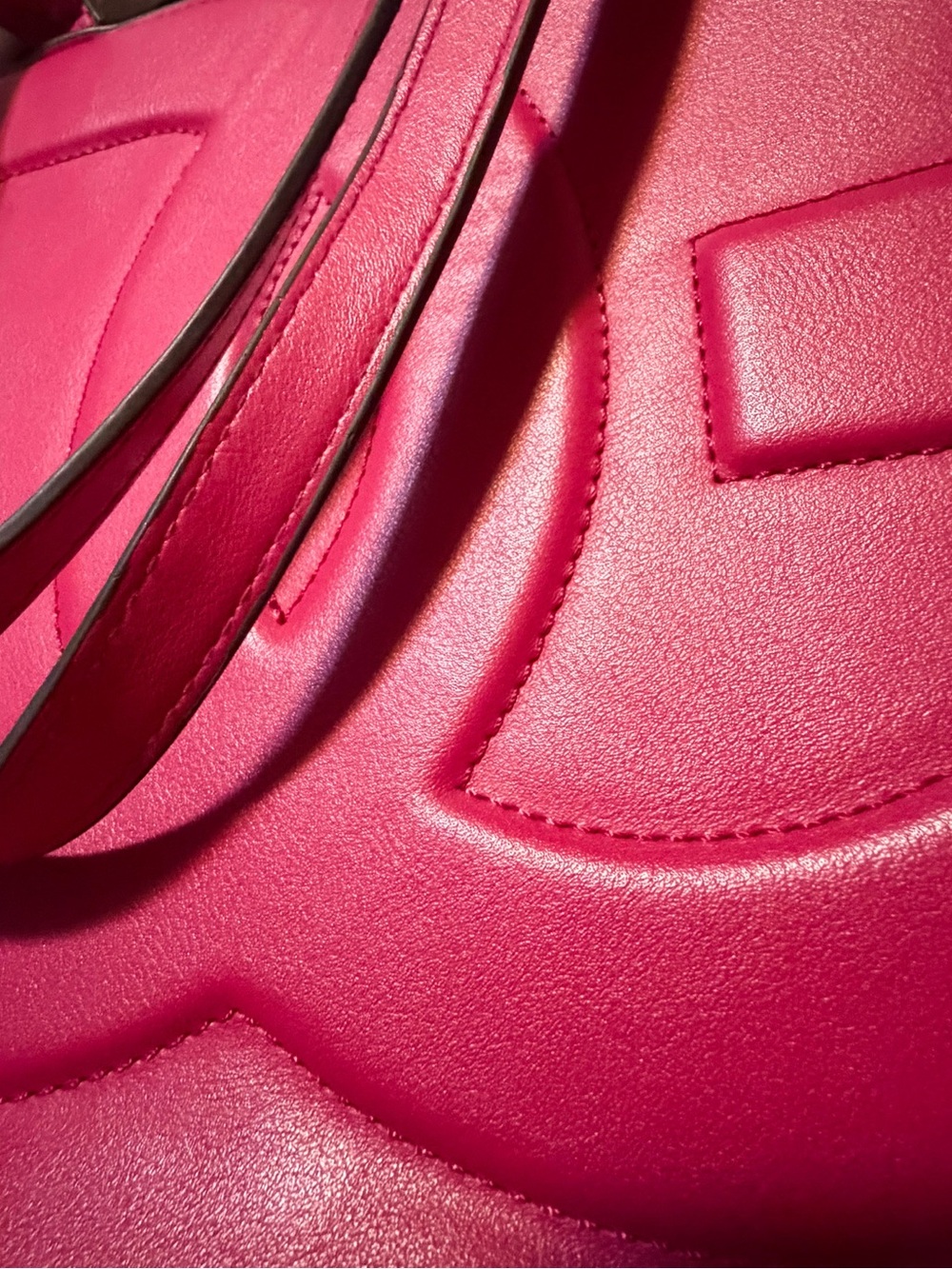 Authentic Dolce and Gabbana Large Calfskin Leather Tote , good condition, LDSale - Picture 3 of 16